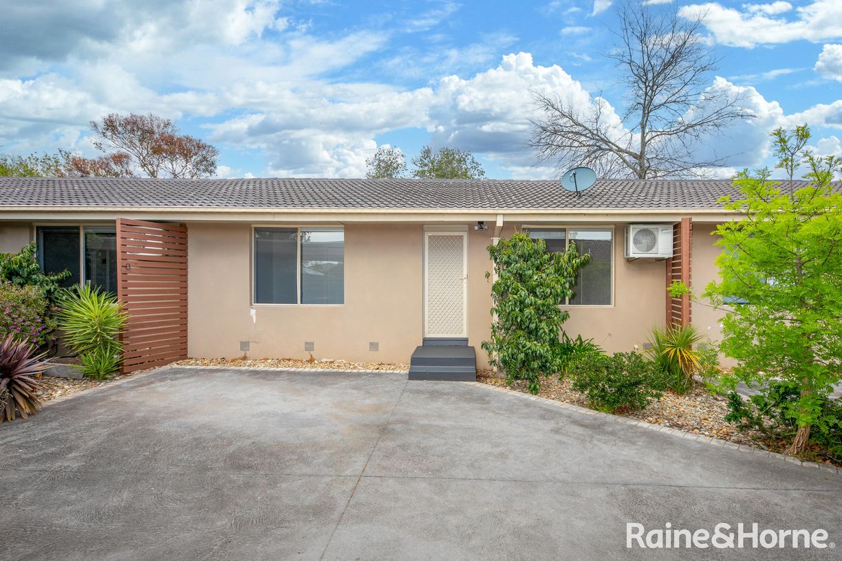 2/25 Worcester Road — photo from Raine & Horne Gisborne