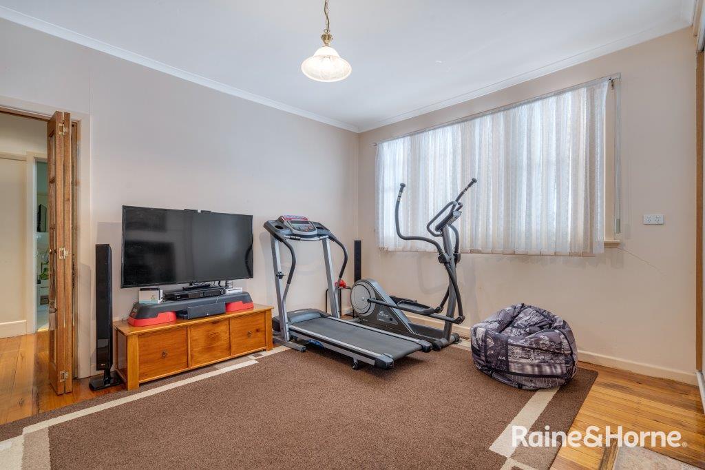 26a Howey Street — photo 10 of 22