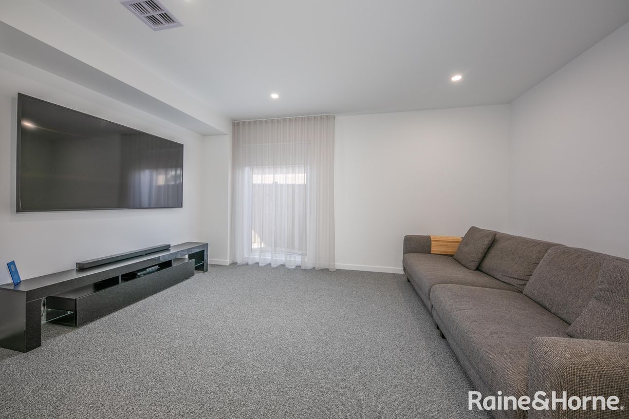 10 Constance Way — photo 11 of 27