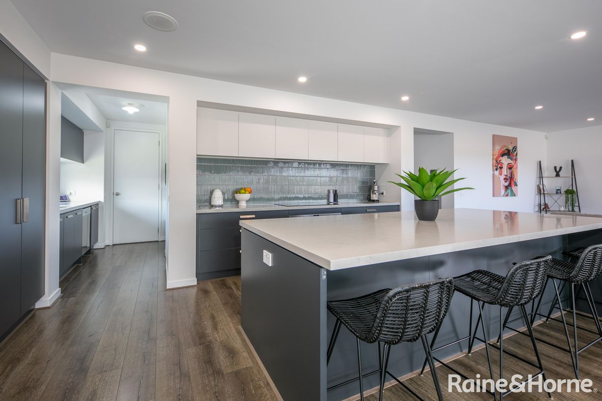 10 Constance Way — photo 5 of 27