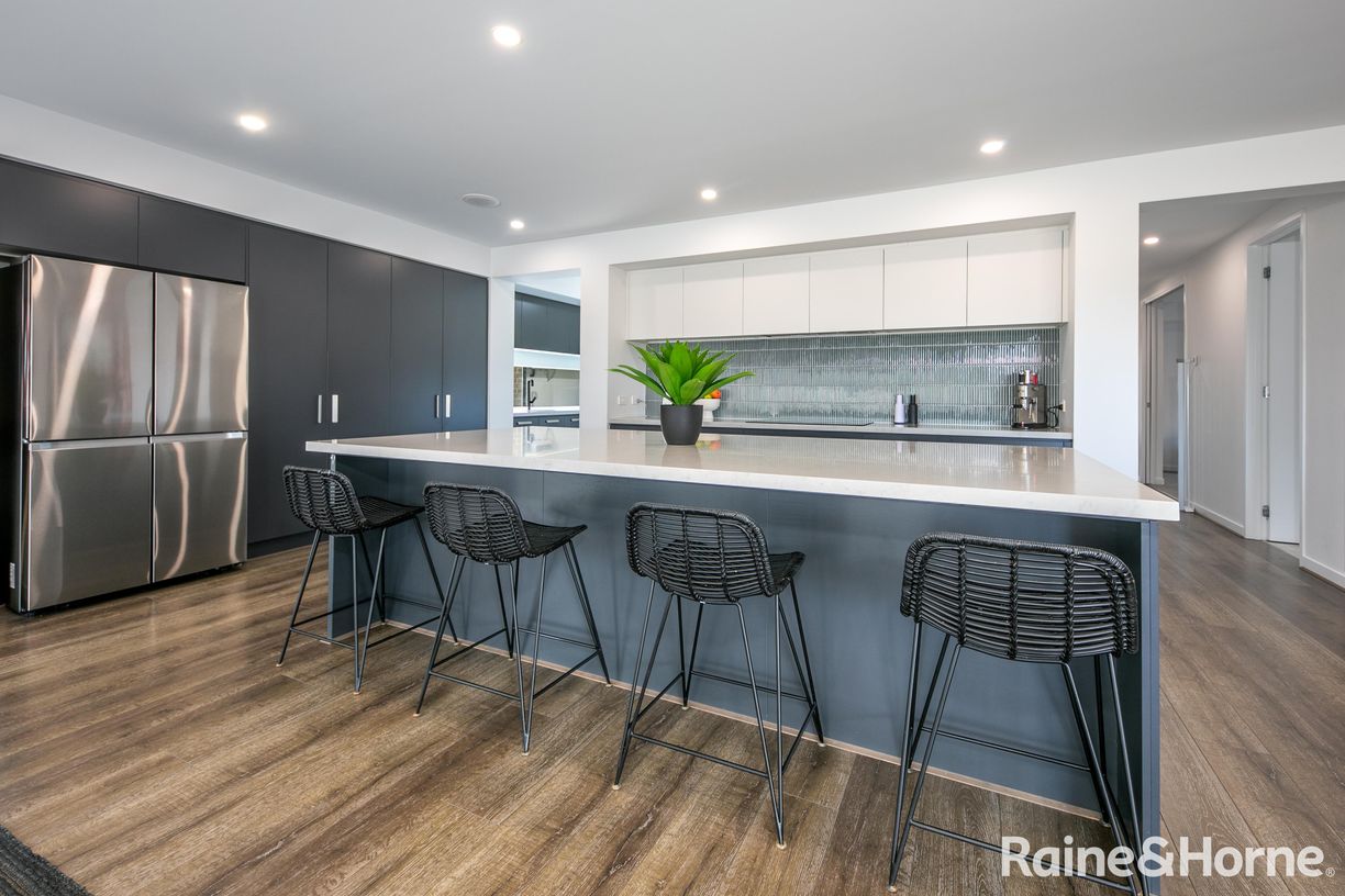 10 Constance Way — photo 4 of 27