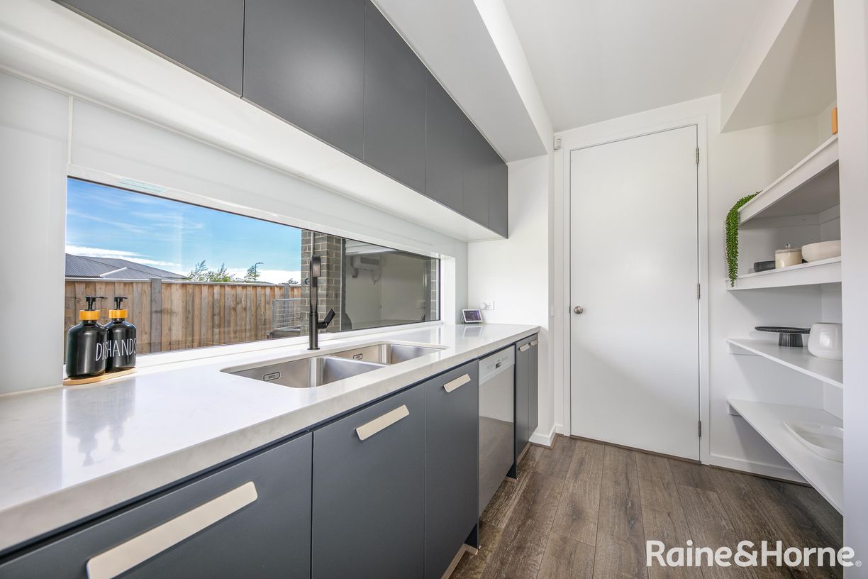 10 Constance Way — photo 7 of 27