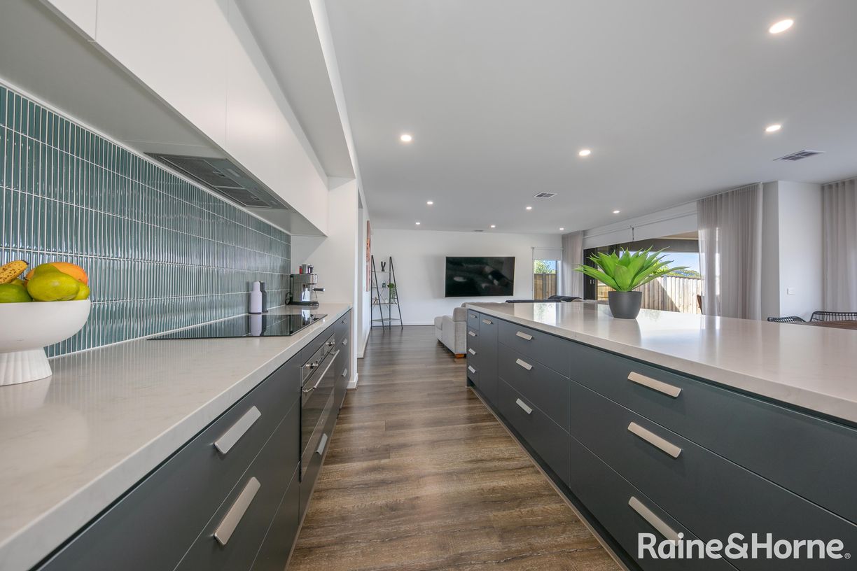 10 Constance Way — photo 6 of 27