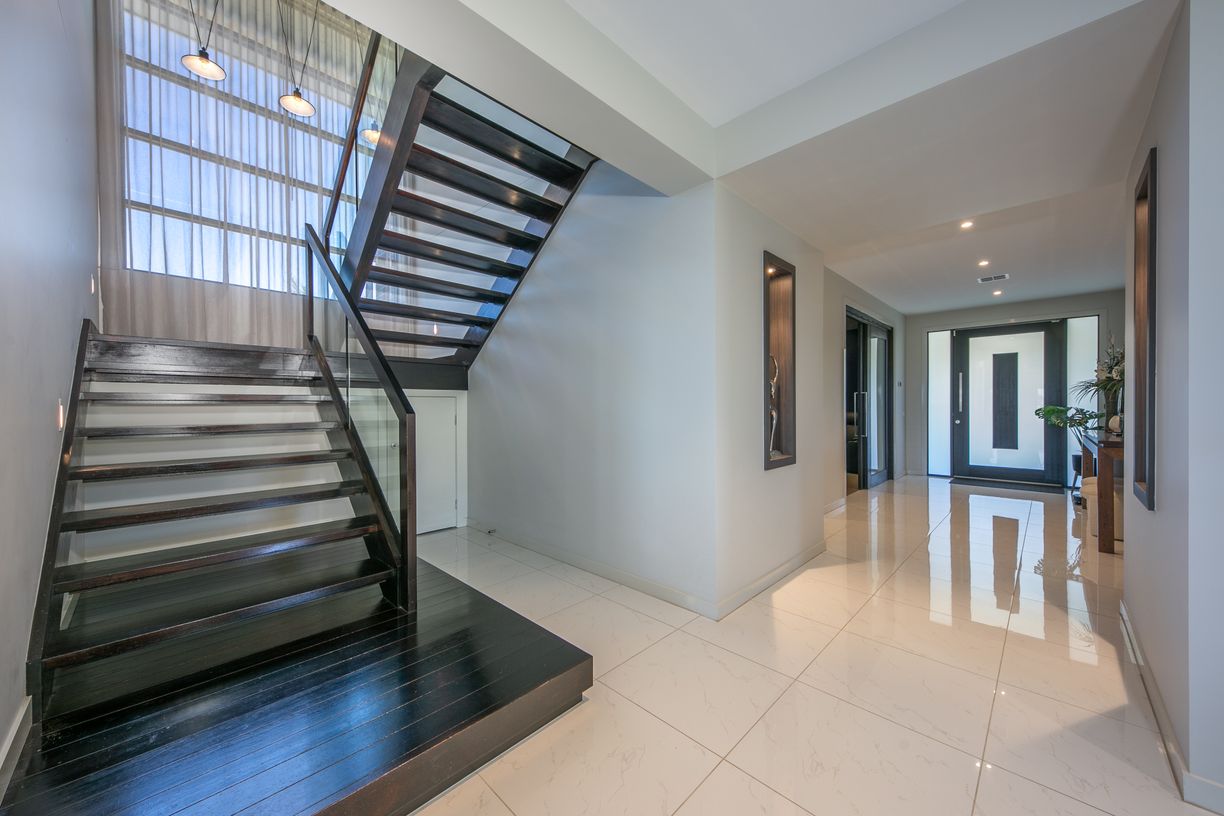 2 Tasman Road — photo 8 of 30