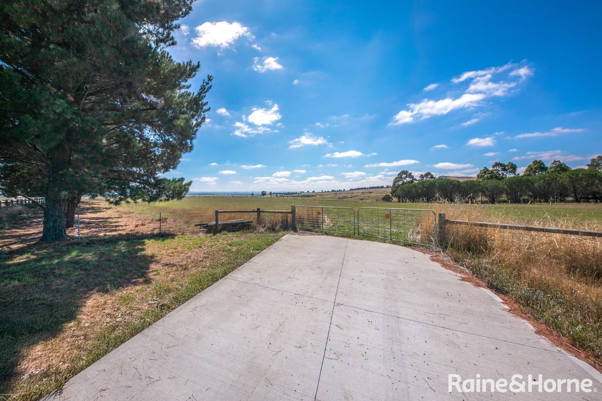 50 Rockglen Way — photo 7 of 8