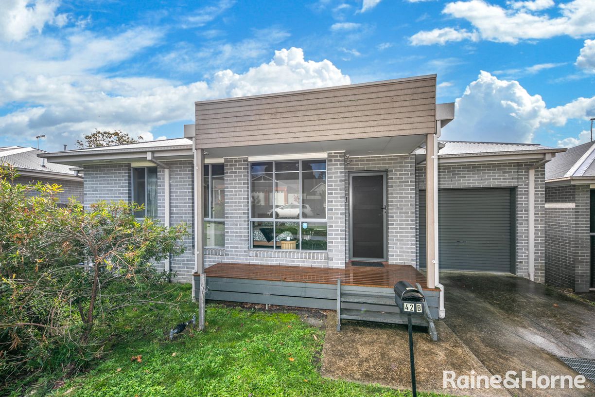 42b Howey Street — photo 16 of 20