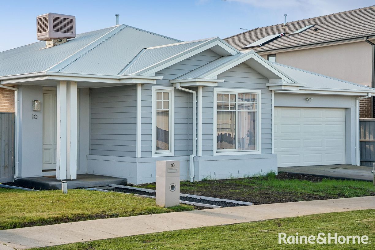 10 Hanrahan Street — photo from Raine & Horne Gisborne