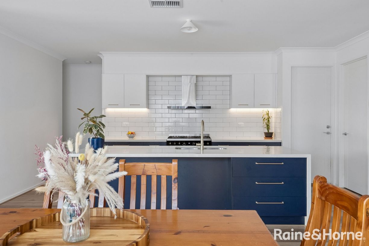 10 Hanrahan Street — photo 7 of 29