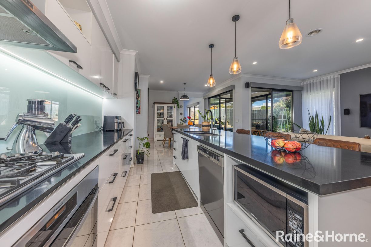 16 Cherry Ballart Road — photo 6 of 23