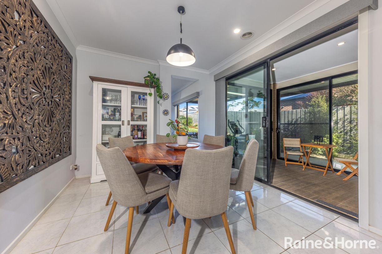 16 Cherry Ballart Road — photo 12 of 23