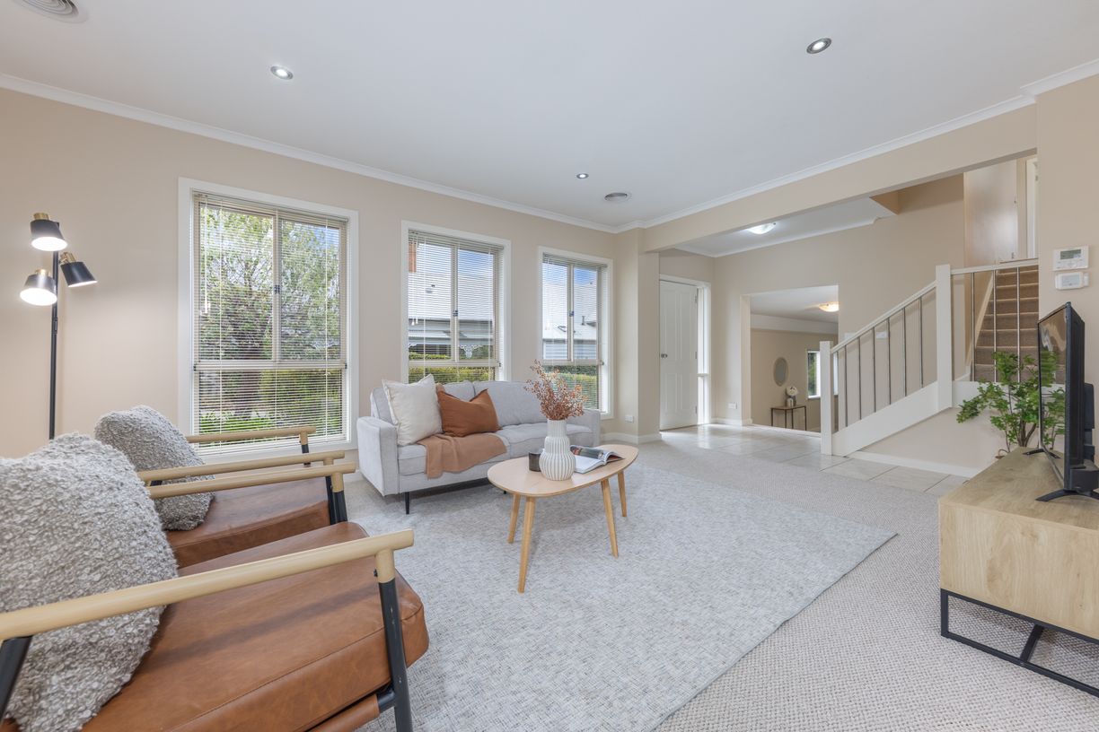 1/71 Aitken Street — photo 2 of 18