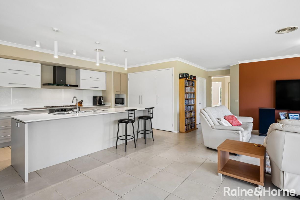39 Chessy Park Drive — photo 10 of 30