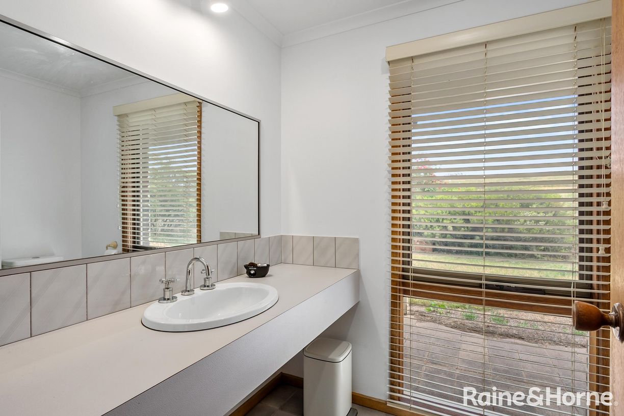 147 Racecourse Road — photo 10 of 24