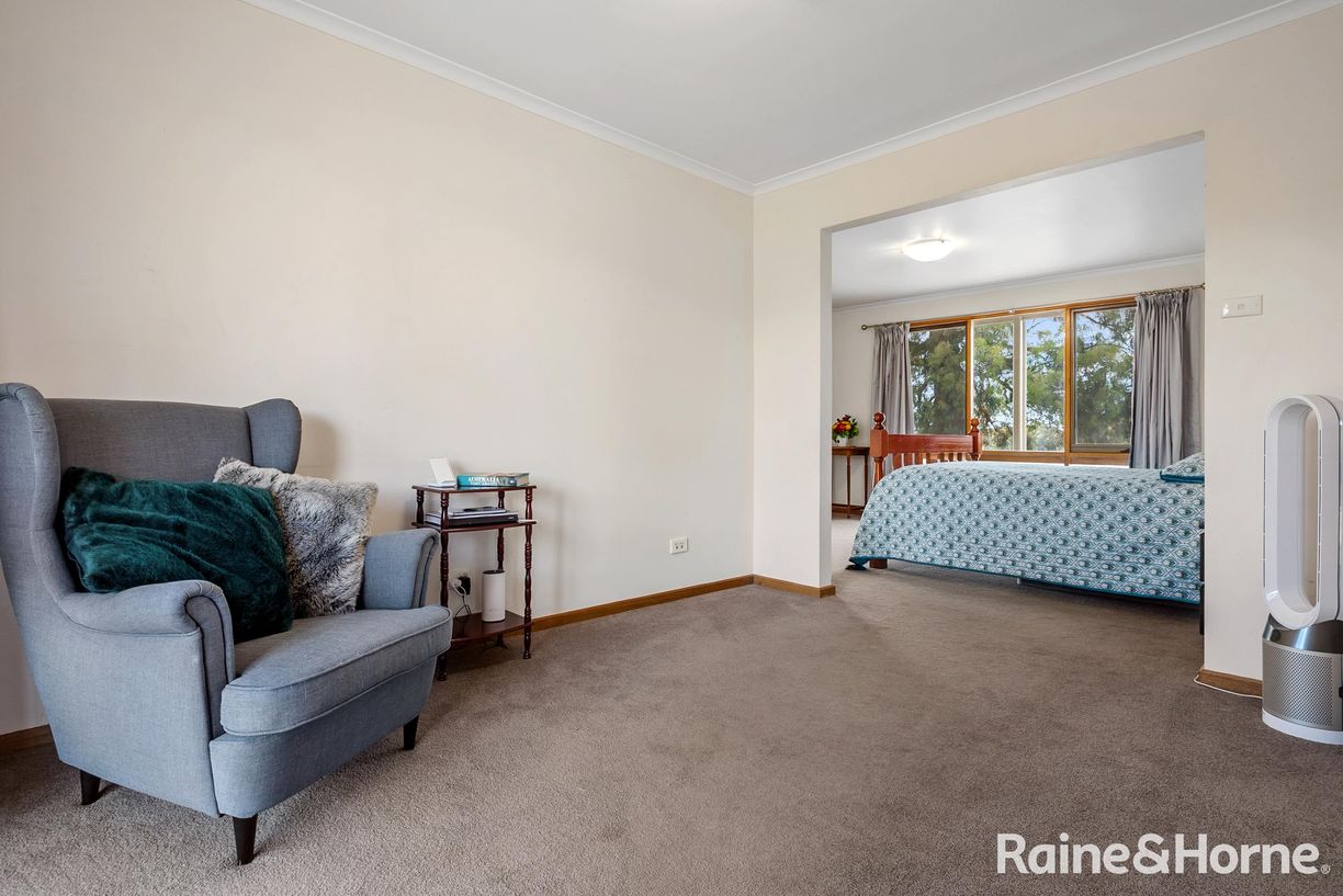 147 Racecourse Road — photo 9 of 24