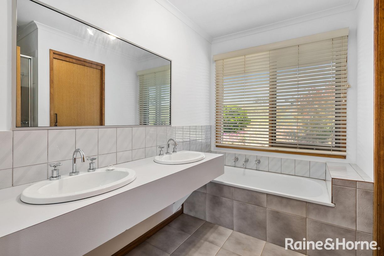 147 Racecourse Road — photo 13 of 24