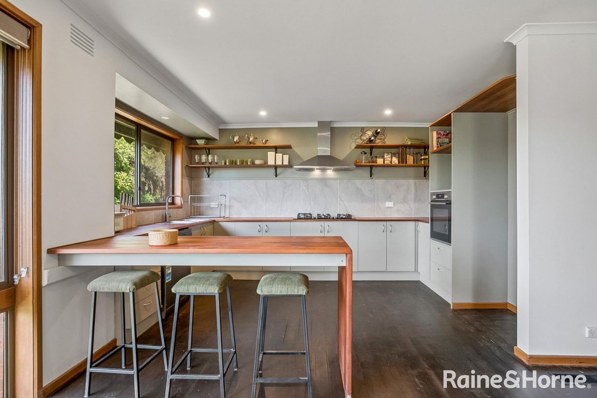 17 Coulthard Street — photo 6 of 24