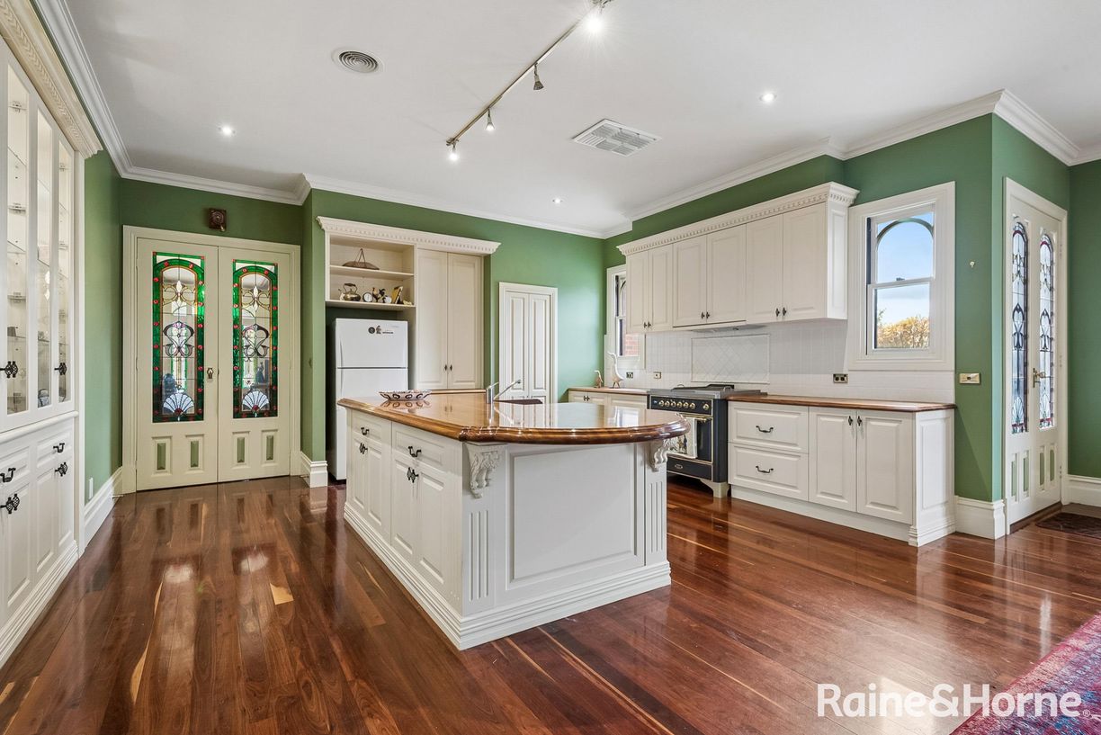 26 Tattersall Drive — photo 8 of 25