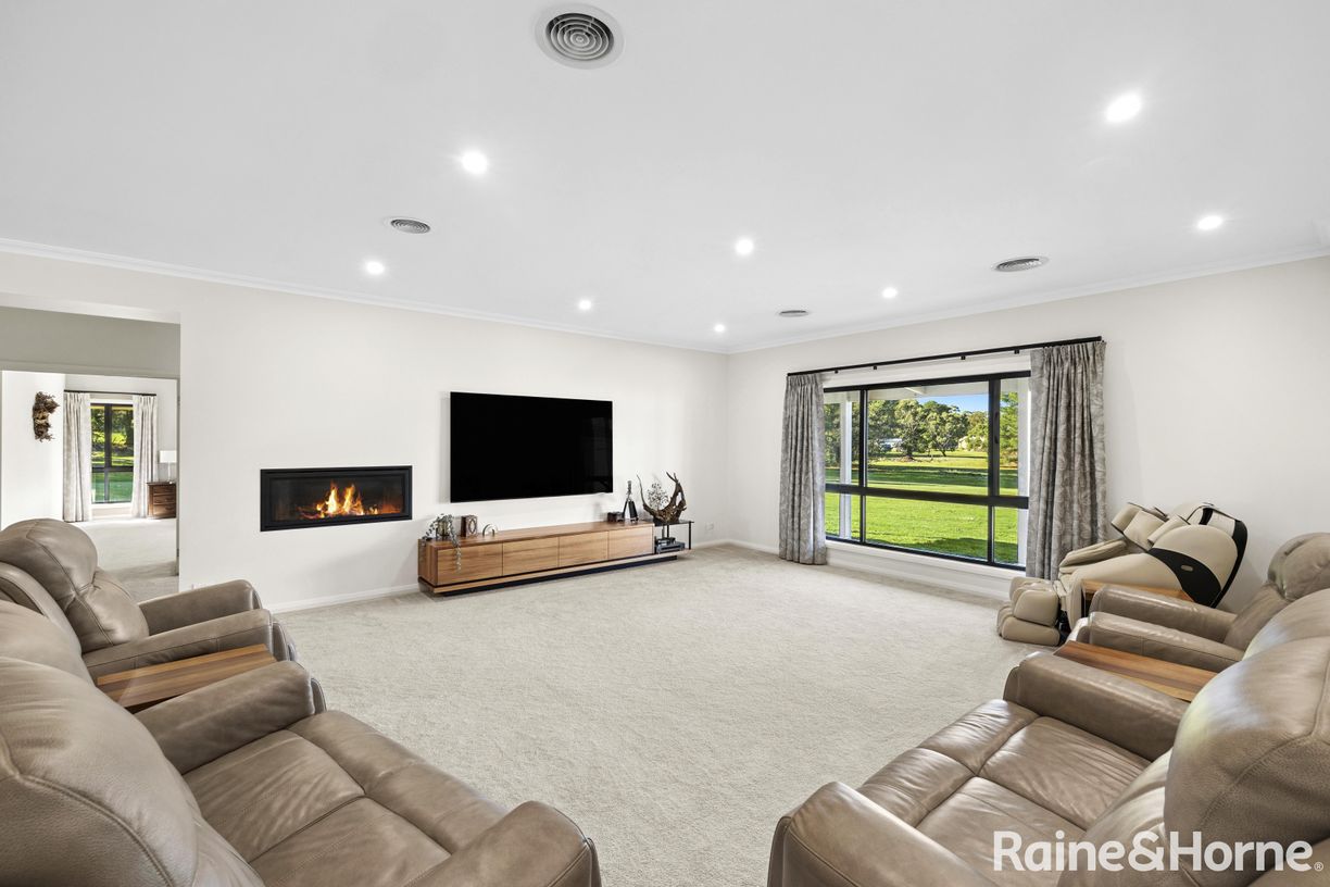 35 Parkes Drive — photo 11 of 27