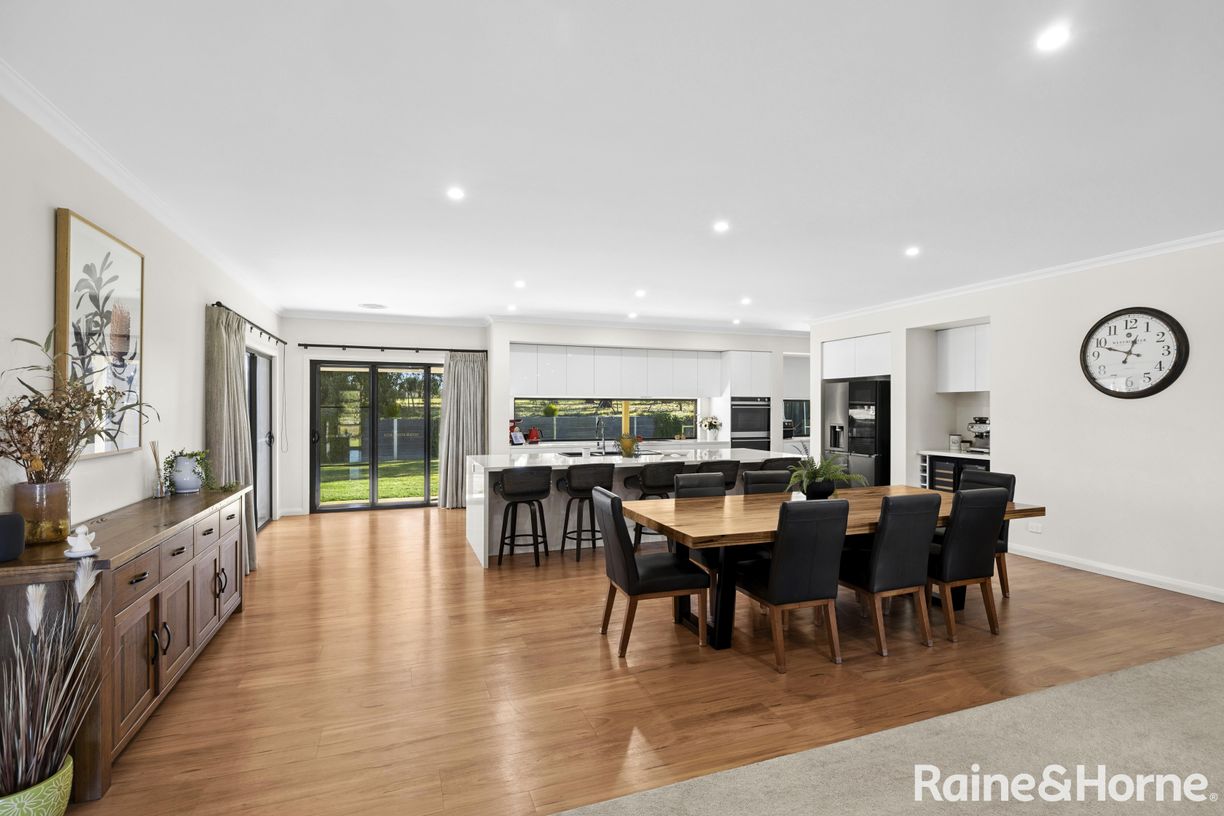 35 Parkes Drive — photo 9 of 27