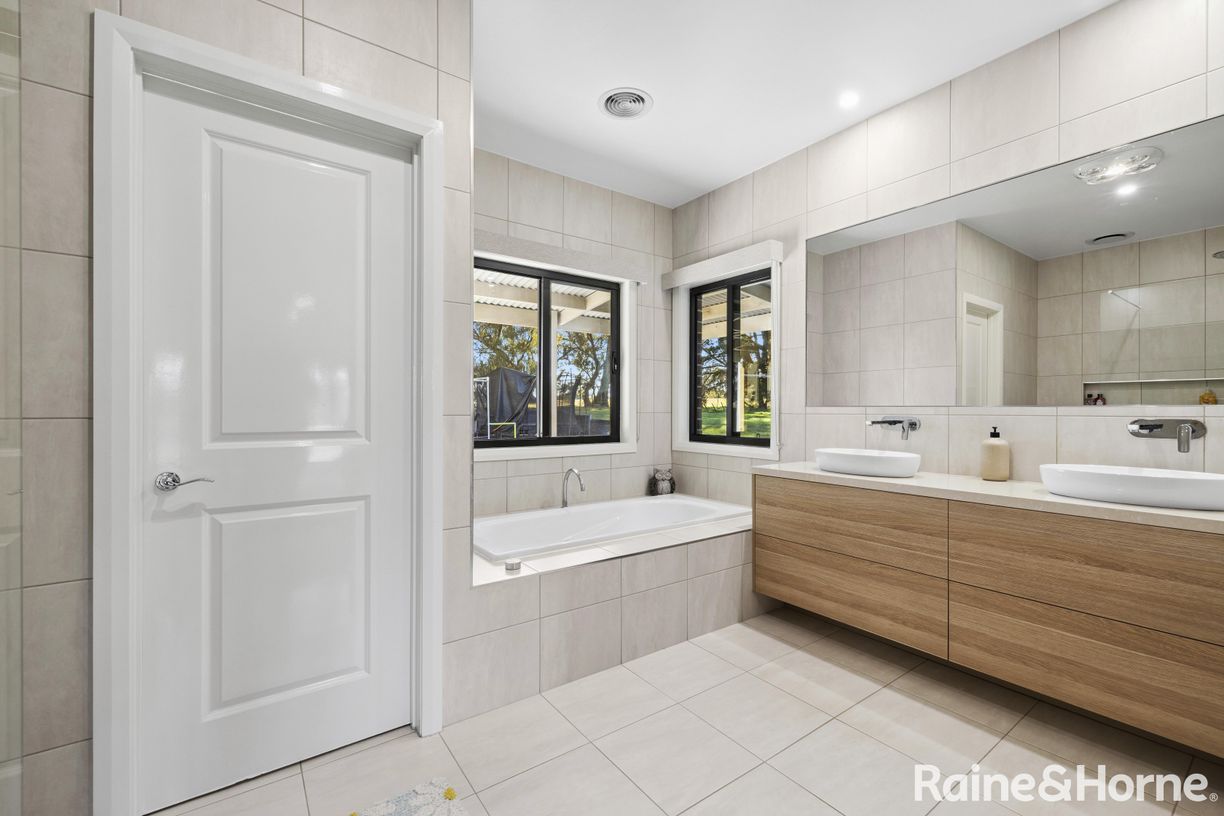 35 Parkes Drive — photo 16 of 27