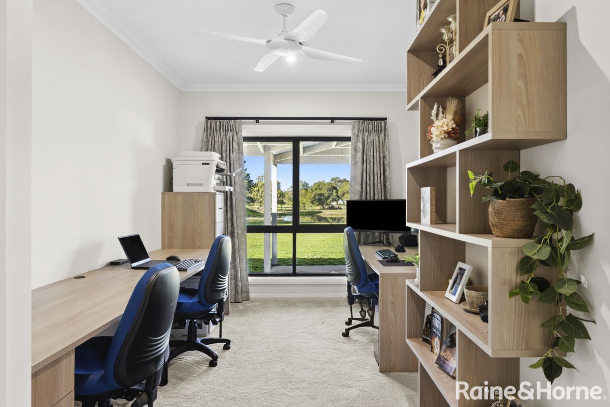 35 Parkes Drive — photo 20 of 27