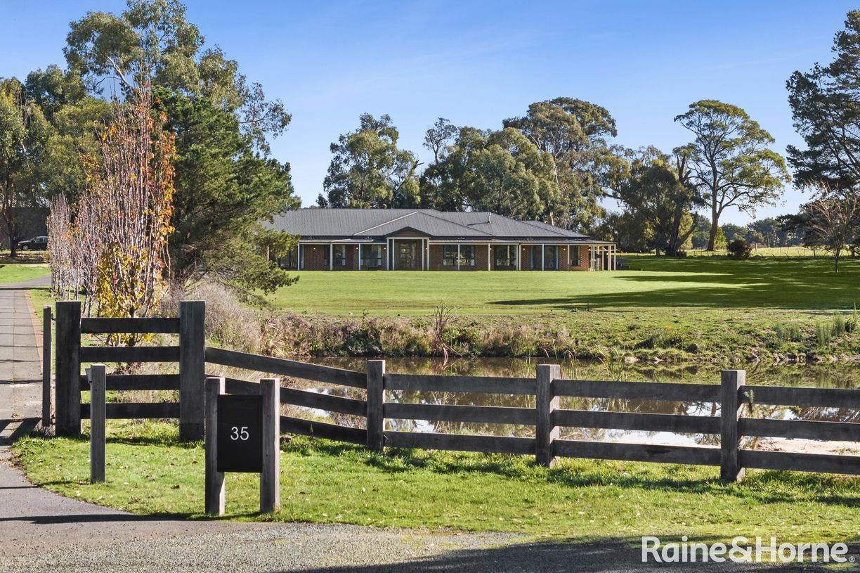 35 Parkes Drive — photo 2 of 27