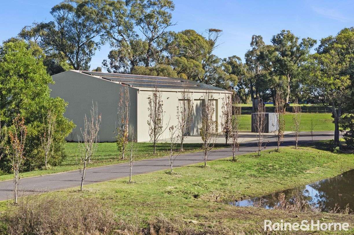 35 Parkes Drive — photo 7 of 27