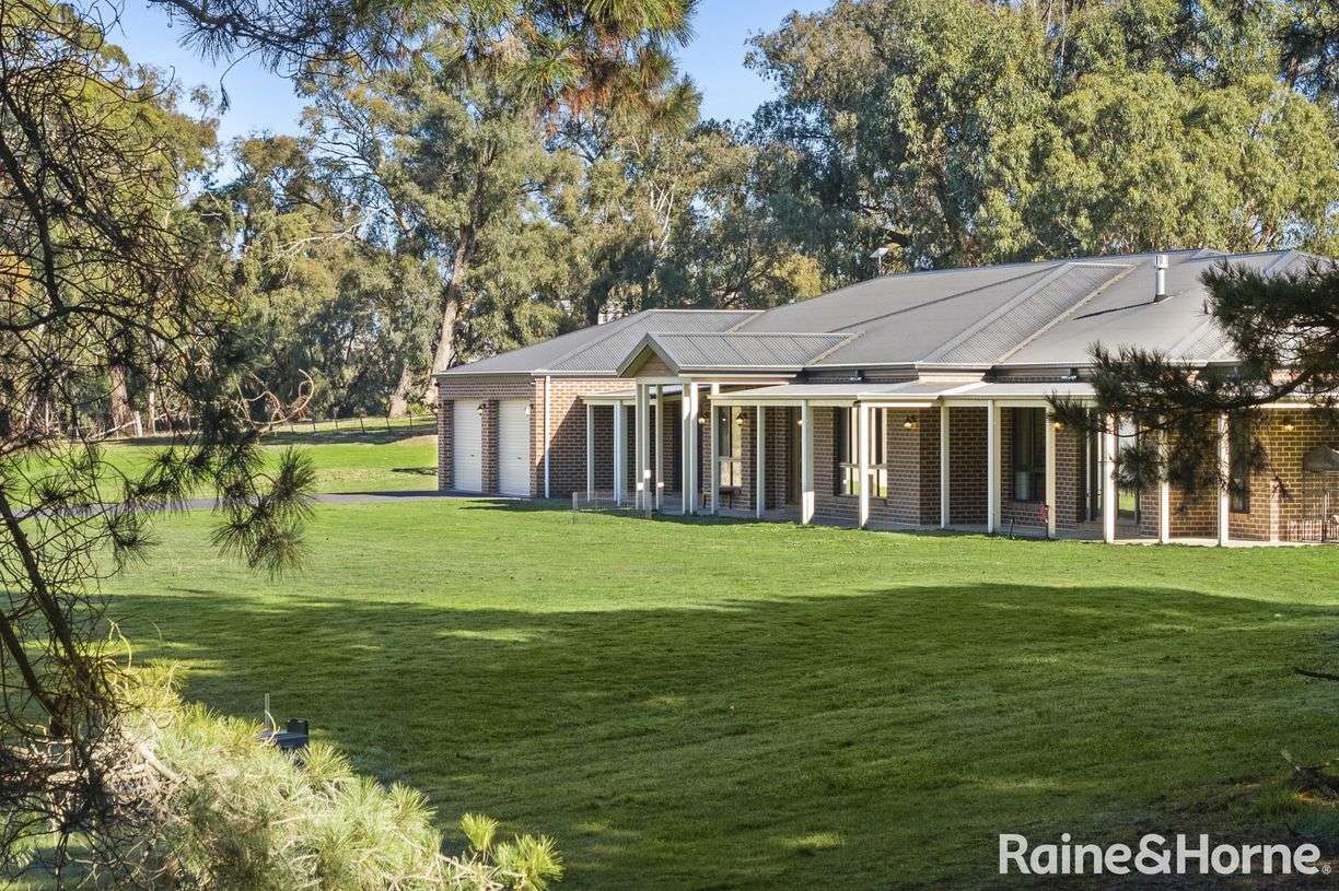 35 Parkes Drive — photo 5 of 27