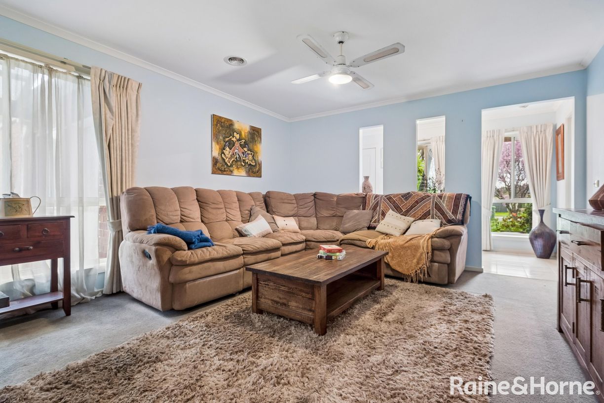 3 Banksia Crescent — photo 2 of 14