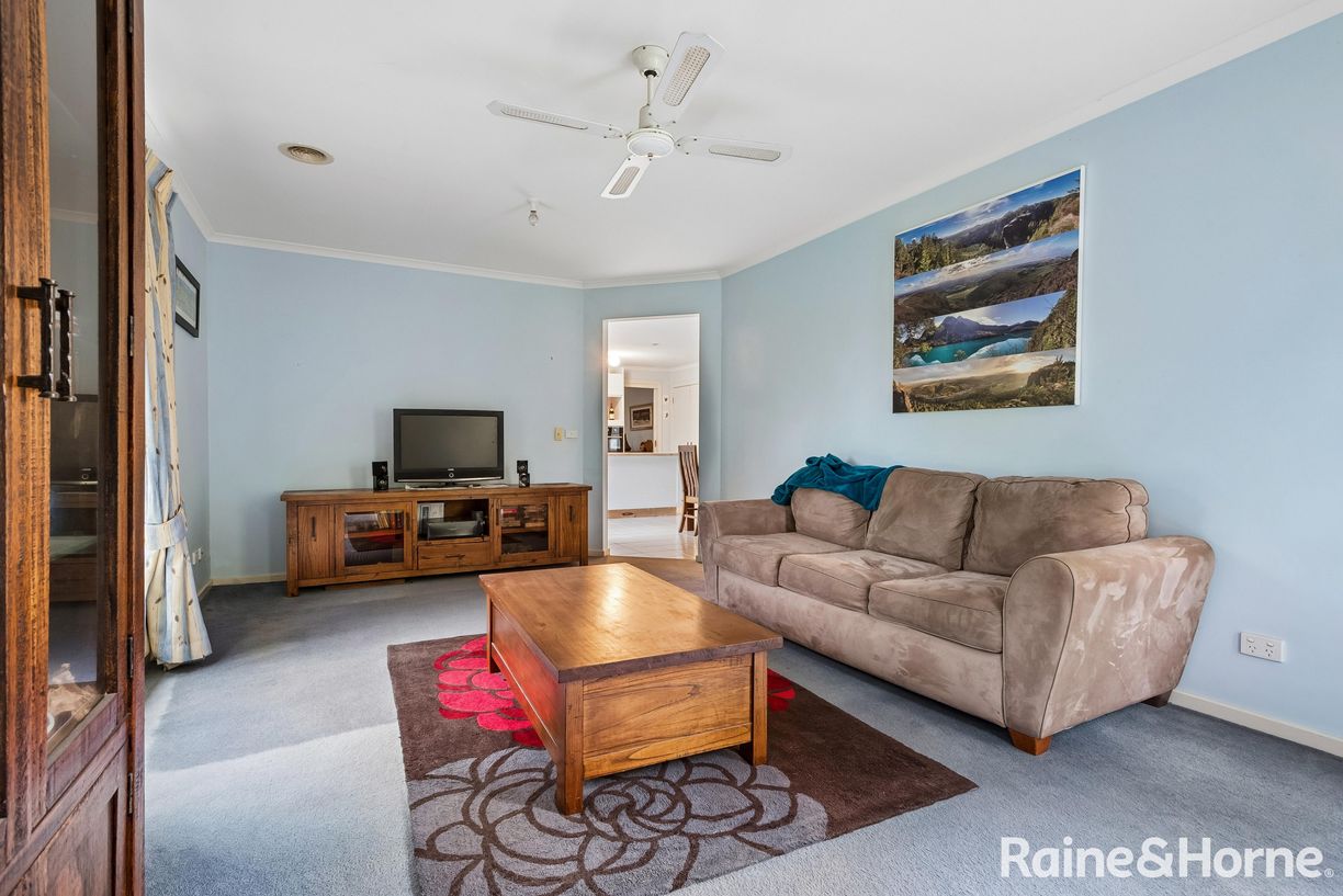 3 Banksia Crescent — photo 4 of 14