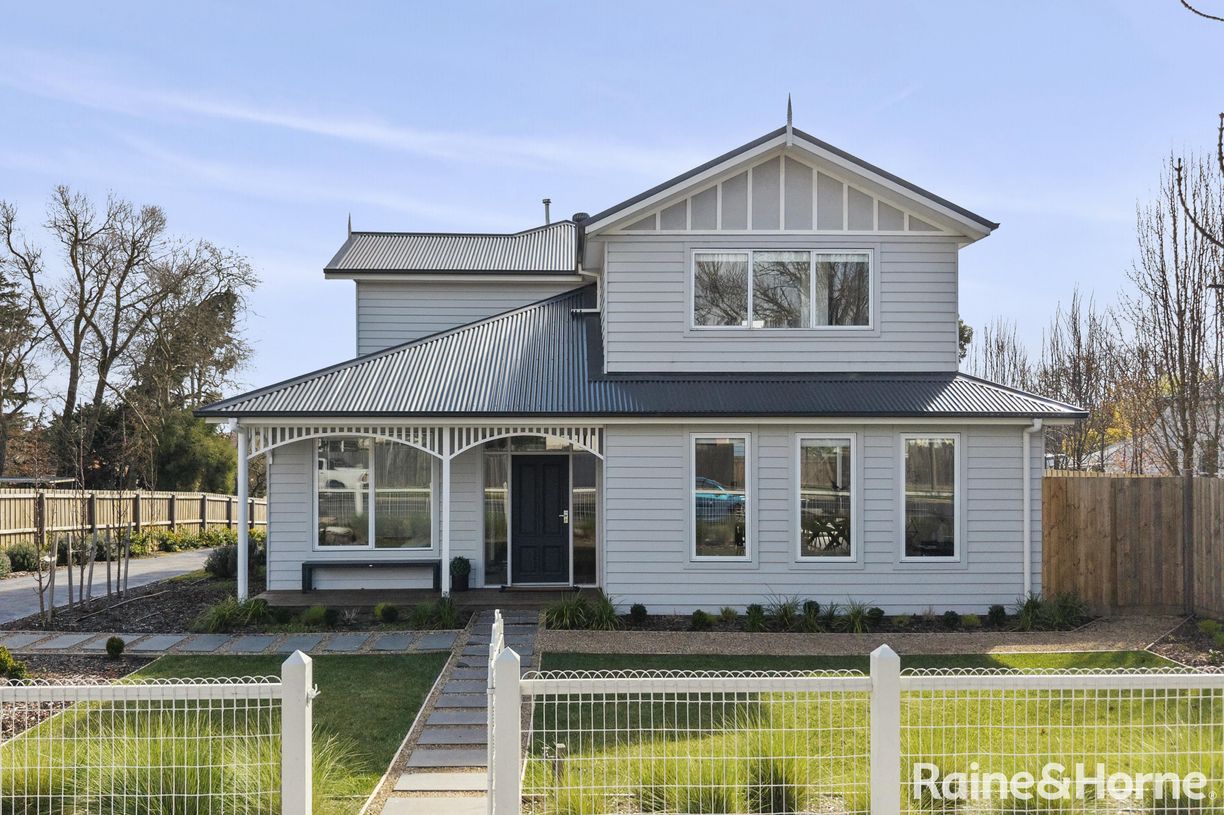 1, 2 & 3/11 Epping Street — photo from Raine & Horne Kyneton