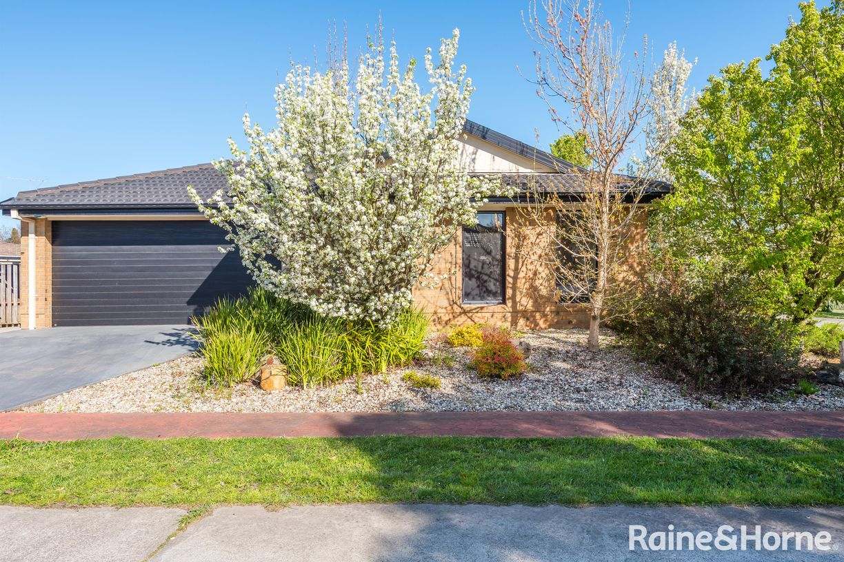 2/5 Hall Court — photo from Raine & Horne Kyneton