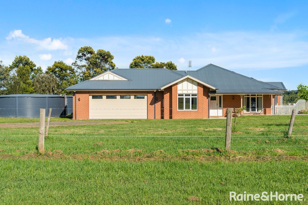 27 Fiddlers Green Road — photo from Raine & Horne Kyneton
