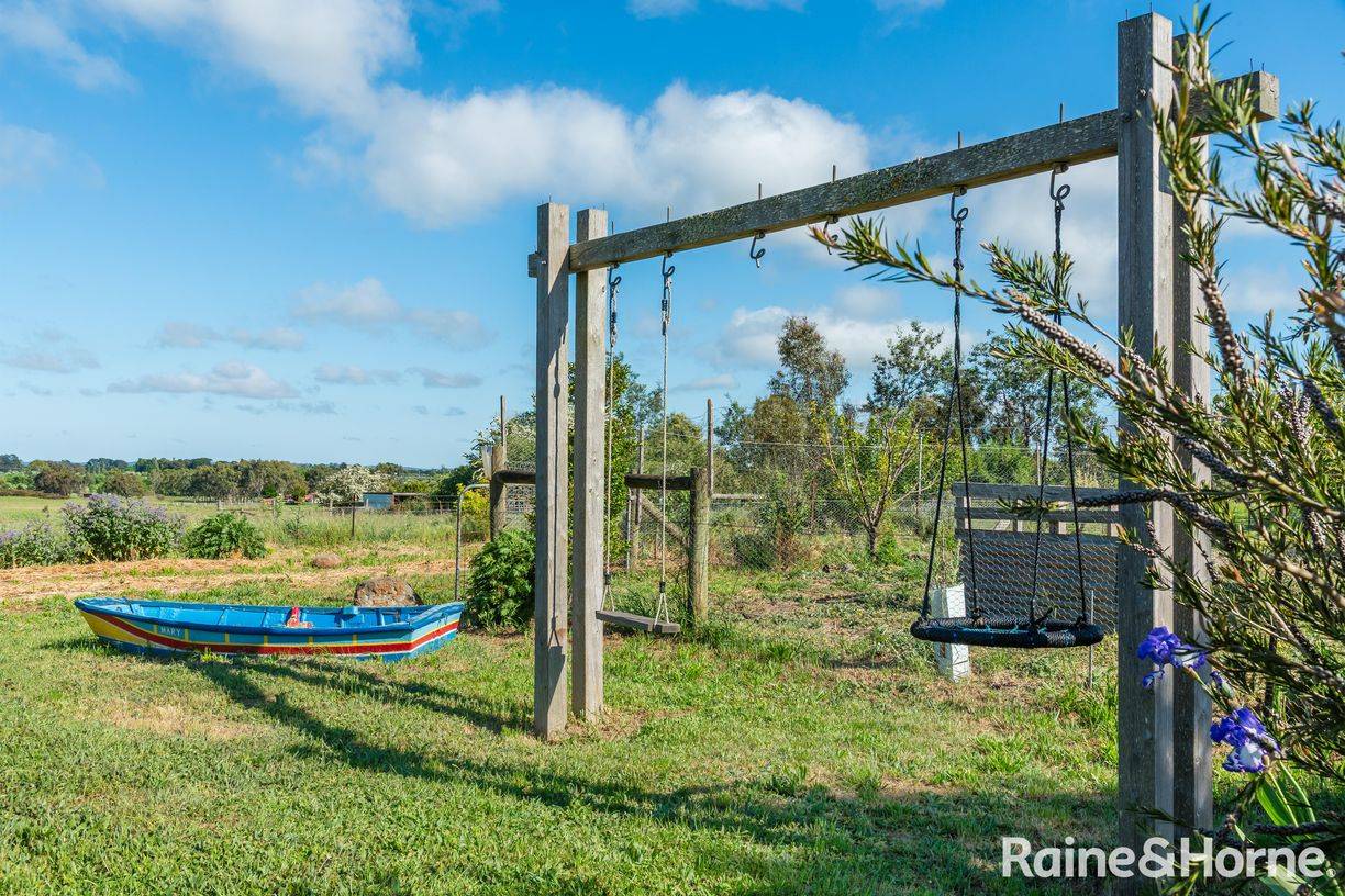 27 Fiddlers Green Road — photo 14 of 28