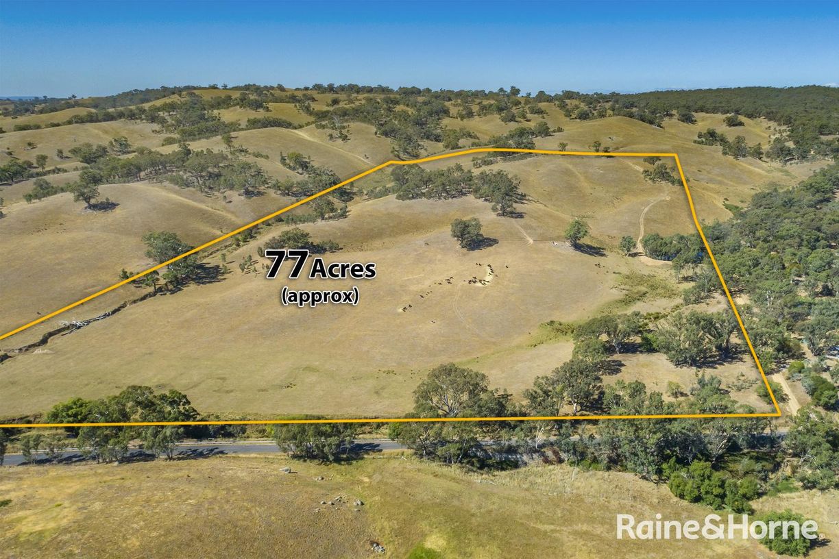 83 Kyneton-Metcalfe Road — photo 4 of 5