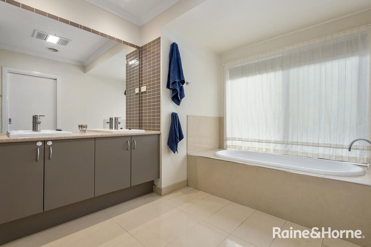 8 Sanctuary Drive — photo 15 of 19