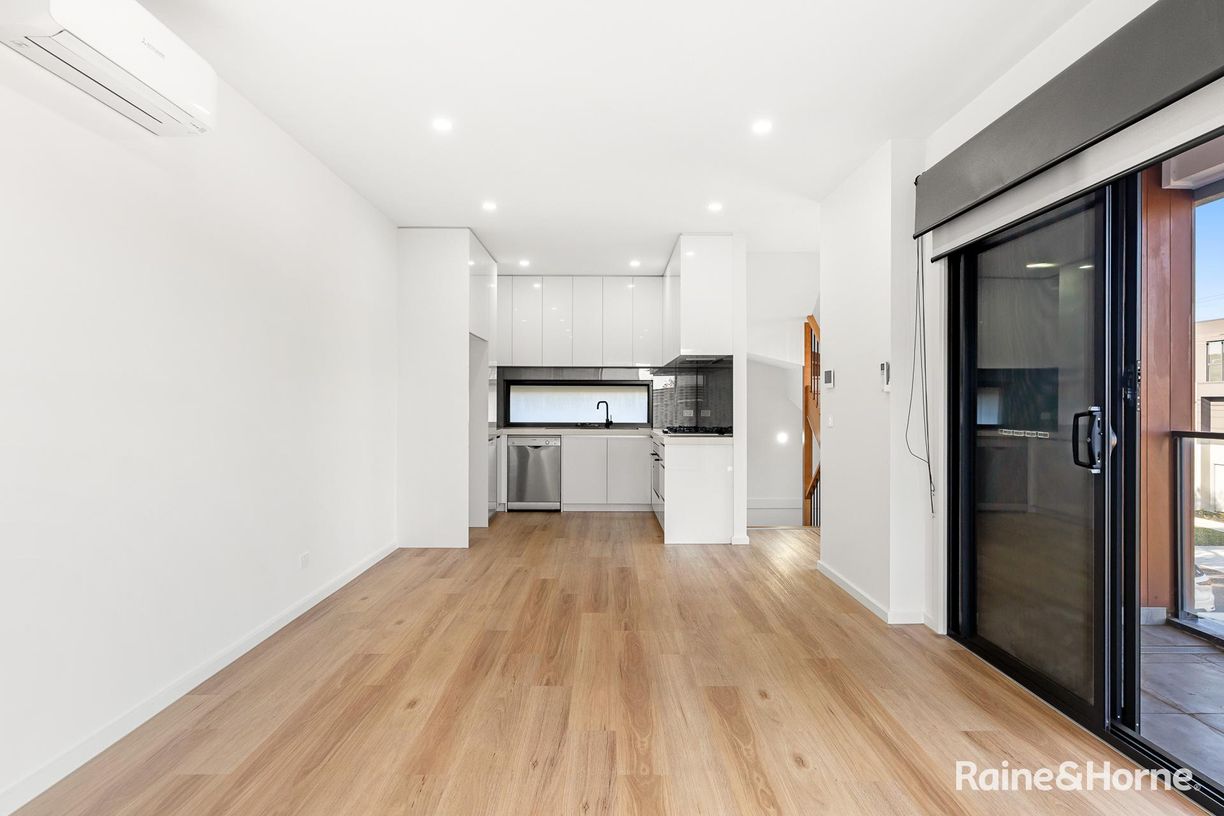 1/96 Snell Grove — photo 11 of 18