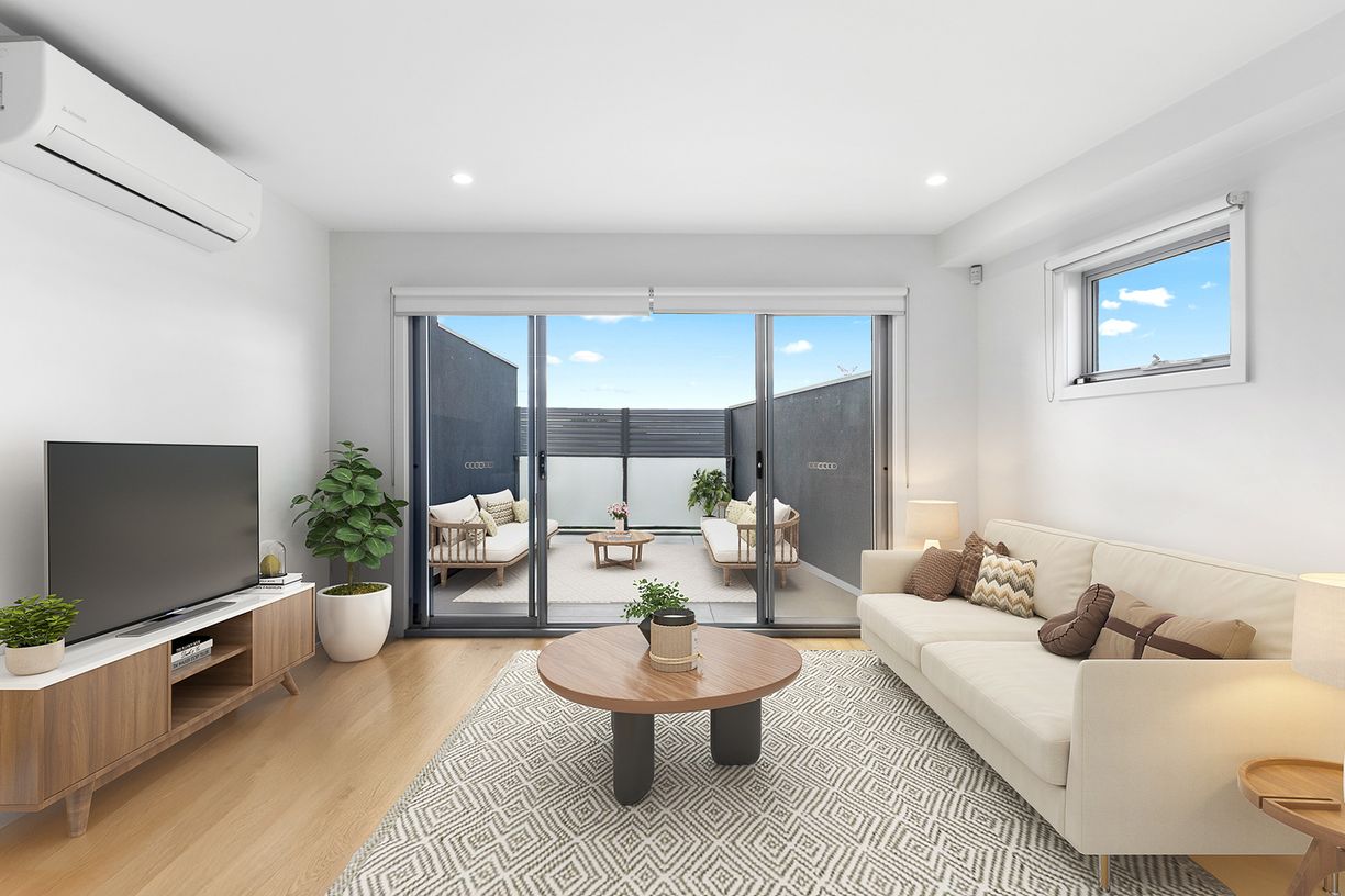 5/8 Hillside Crescent — photo 3 of 14