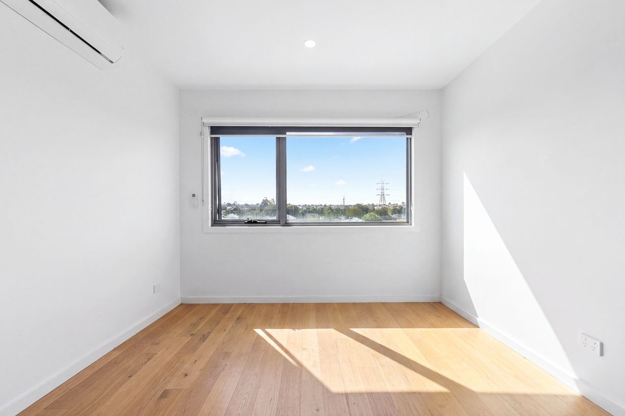 5/8 Hillside Crescent — photo 10 of 14